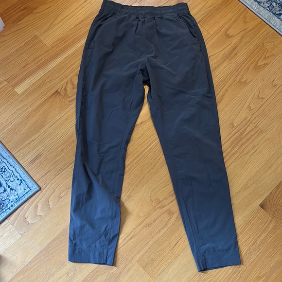 lululemon athletica Other - Lululemon raised city pant size medium gray
